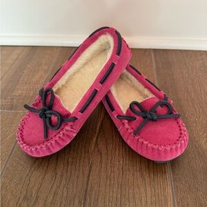 NEW Vineyard Vines Girl’s Pink Slippers